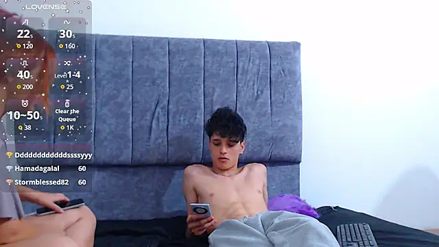 hottie couplee online show from 5, 3, 2026