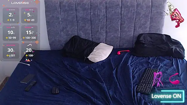 hottie couplee online show from 8, 5, 2026