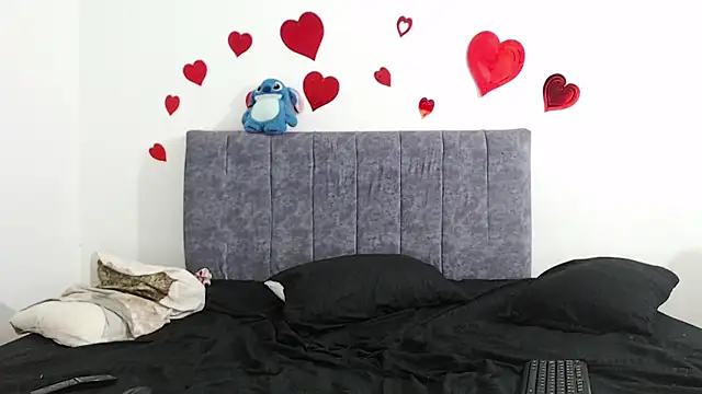 hottie couplee online show from 11, 7, 2026