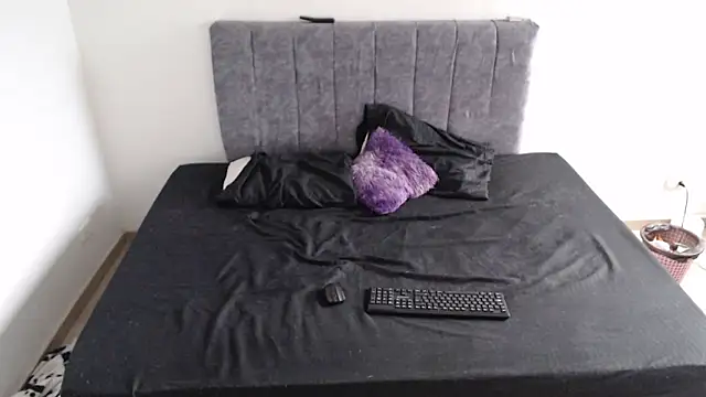 hottie couplee online show from 28, 3, 2026