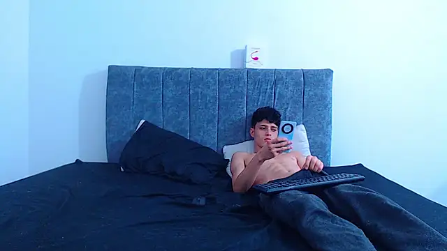 hottie couplee online show from 20, 3, 2026