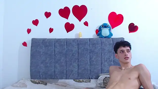 hottie couplee online show from 18, 7, 2026