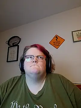 LiaraStrife online show from 2, 12, 2025