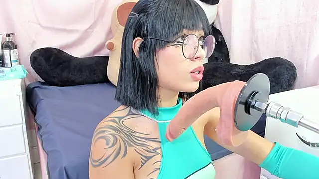 sofia shadow  online show from 19, 2, 2026