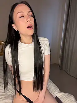 MonicaMercer online show from 13, 4, 2026