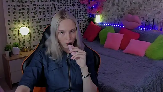 Gina Gina love online show from 10, 5, 2026