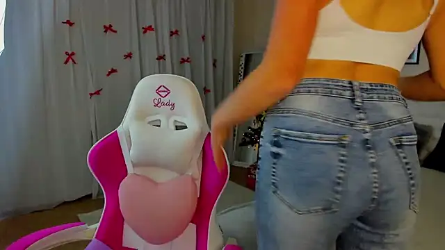 KiraNeeww online show from 18, 12, 2025