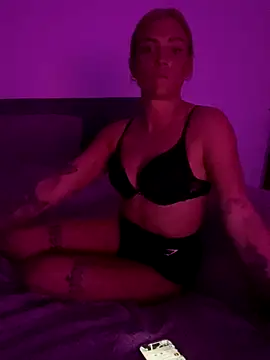 Blonde BambiXX online show from 5, 12, 2025