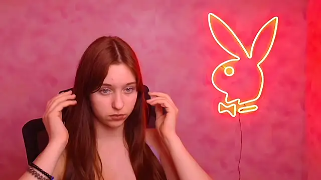 Lilu May online show from 4, 12, 2025