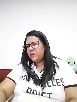 Snapshot of Carameloswing1 chatting on 4, 12, 2025 Carameloswing1 online show from 4, 12, 2025