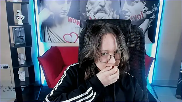 Sylvia Reed online show from 15, 12, 2025