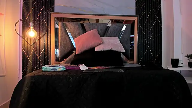 Snapshot of Hotty_redd chatting on 3, 12, 2025 Hotty redd online show from 3, 12, 2025