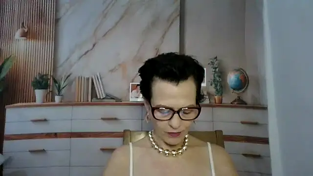 Snapshot of Luna-Hot0802 chatting on 6, 4, 2026 Luna-Hot0802 online show from 6, 4, 2026