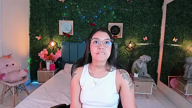 GabyyCute  online show from 17, 12, 2025