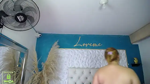 Mia Duque1999 online show from 17, 12, 2025