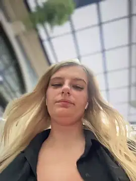 Snapshot of Betsy chatting on 18, 1, 2025 Betsy online show from 18, 1, 2025