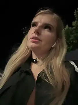 Snapshot of Betsy chatting on 22, 12, 2024 Betsy online show from 22, 12, 2024