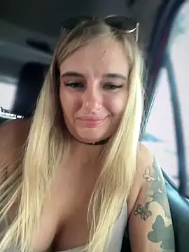 Snapshot of Betsy chatting on 31, 1, 2025 Betsy online show from 31, 1, 2025