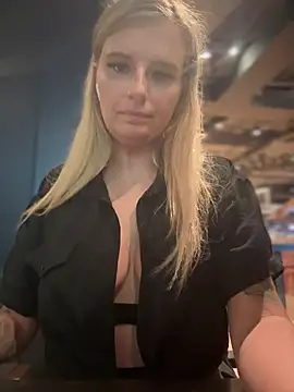 Snapshot of Betsy chatting on 12, 1, 2025 Betsy online show from 12, 1, 2025