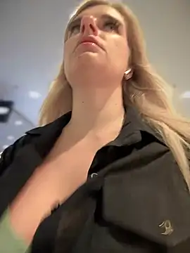 Snapshot of Betsy chatting on 2, 2, 2025 Betsy online show from 2, 2, 2025