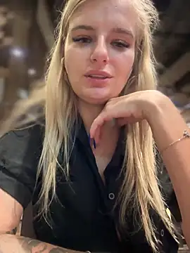 Snapshot of Betsy chatting on 5, 1, 2025 Betsy online show from 5, 1, 2025