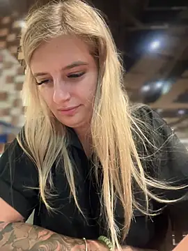 Snapshot of Betsy chatting on 6, 1, 2025 Betsy online show from 6, 1, 2025