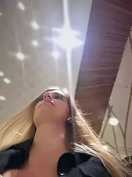 Snapshot of Betsy chatting on 4, 2, 2025 Betsy online show from 4, 2, 2025