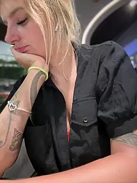 Snapshot of Betsy chatting on 21, 1, 2025 Betsy online show from 21, 1, 2025