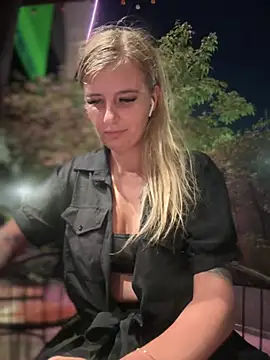 Snapshot of Betsy chatting on 12, 1, 2025 Betsy online show from 12, 1, 2025