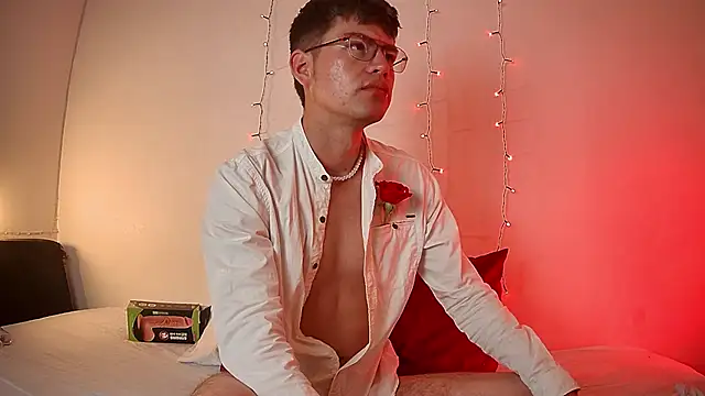 nicolatinboy online show from 15, 2, 2026