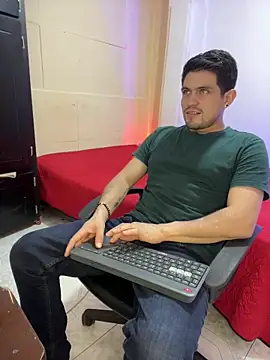 Snapshot of williamsmiiths16 chatting on 6, 2, 2026 williamsmiiths16 online show from 6, 2, 2026