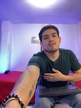 Snapshot of williamsmiiths16 chatting on 3, 3, 2026 williamsmiiths16 online show from 3, 3, 2026