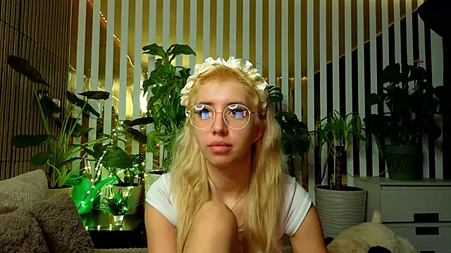 FlowweerGirl online show from 13, 12, 2025