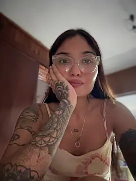 LuXarumi online show from 16, 12, 2025