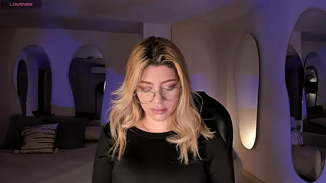 Snapshot of MadisonKane chatting on 8, 7, 2026 MadisonKane online show from 8, 7, 2026