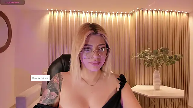 Snapshot of MadisonKane chatting on 15, 6, 2026 MadisonKane online show from 15, 6, 2026