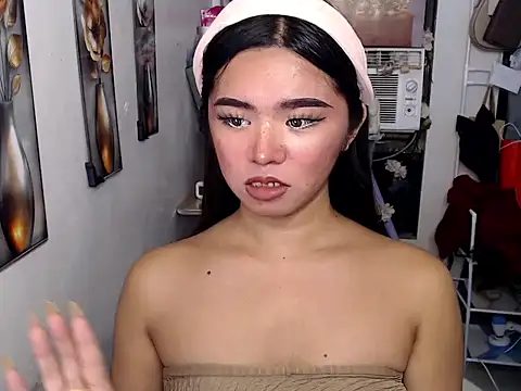 Snapshot of voganmarie chatting on 8, 7, 2026 voganmarie online show from 8, 7, 2026