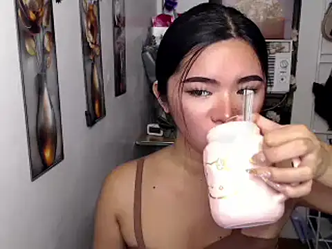 Snapshot of voganmarie chatting on 9, 7, 2026 voganmarie online show from 9, 7, 2026