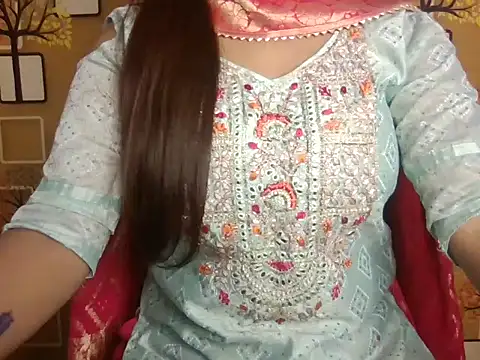 Hotty Suzuka online show from 5, 12, 2025