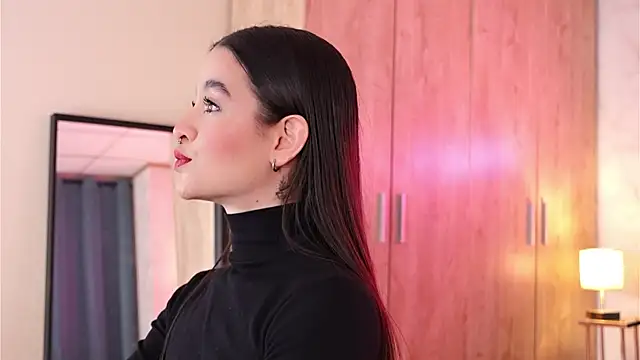 Snapshot of LucyFever chatting on 17, 12, 2025 LucyFever online show from 17, 12, 2025