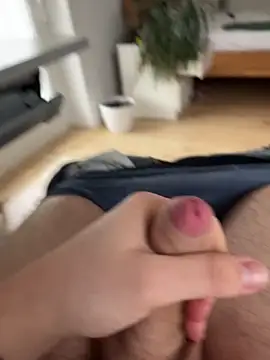 hannes256102 online show from 13, 4, 2026