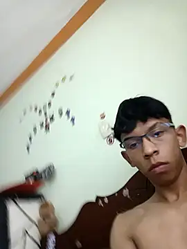 Snapshot of Reyanteti1 chatting on 3, 12, 2025 Reyanteti1 online show from 3, 12, 2025