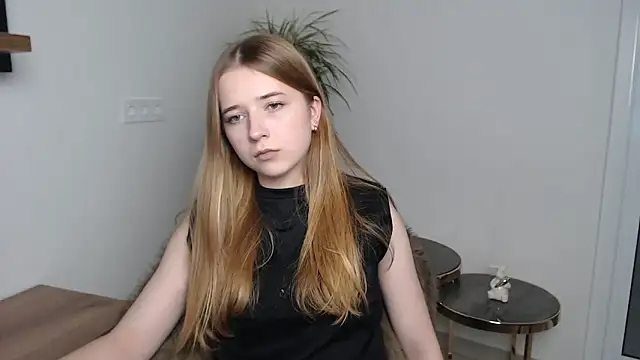 SweetBellaa  online show from 4, 12, 2025