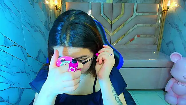 Snapshot of emily__r_ chatting on 7, 1, 2026 emily r online show from 7, 1, 2026