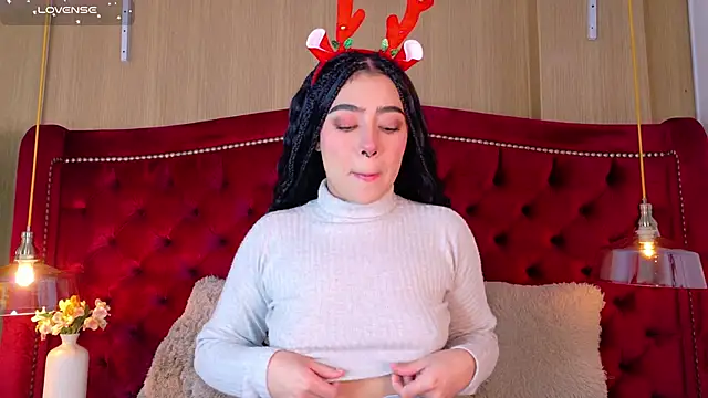 Snapshot of TaniaRedd_ chatting on 21, 12, 2025 TaniaRedd online show from 21, 12, 2025