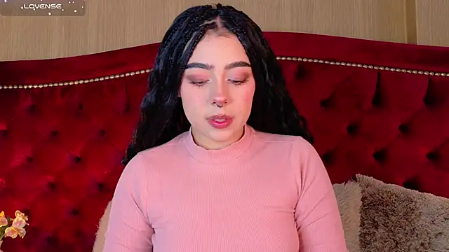 Snapshot of TaniaRedd_ chatting on 19, 12, 2025 TaniaRedd online show from 19, 12, 2025