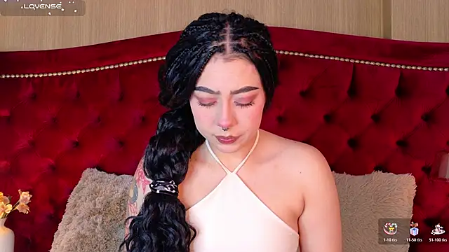 Snapshot of TaniaRedd_ chatting on 17, 12, 2025 TaniaRedd online show from 17, 12, 2025