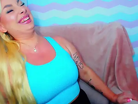 Snapshot of LuxuriaGoddess chatting on 9, 7, 2026 LuxuriaGoddess online show from 9, 7, 2026