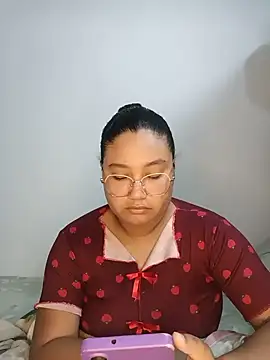 Snapshot of VaneandRossy chatting on 7, 6, 2026 VaneandRossy online show from 7, 6, 2026