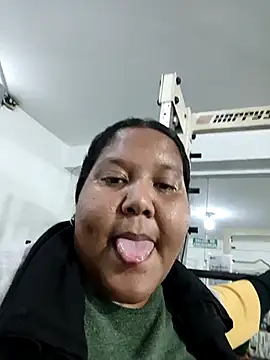 Snapshot of VaneandRossy chatting on 8, 5, 2026 VaneandRossy online show from 8, 5, 2026